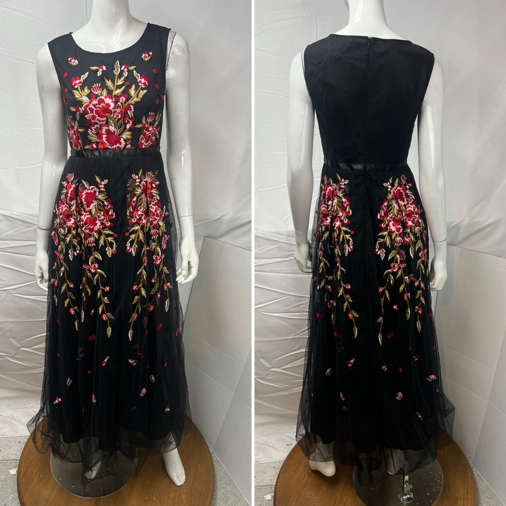 Hopeless Romantic NWT Women's M Black Floral Embroidered Lace Long Dress